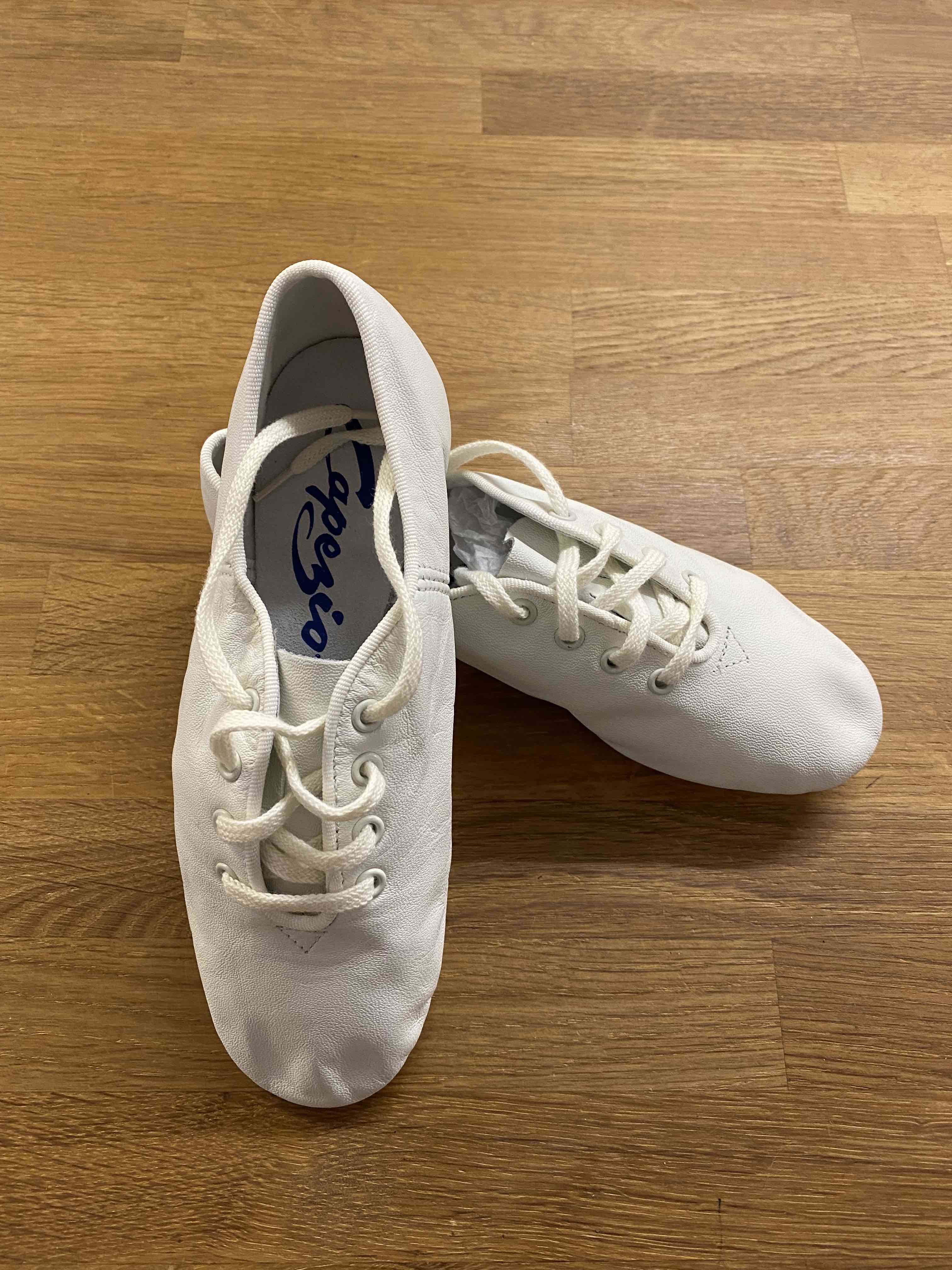 Capezio White Split Sole Jazz Shoe CG02 – Weston Dancewear